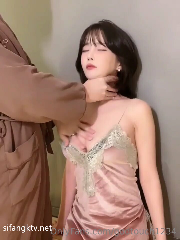 网红眼镜妹妹邀请小哥哥一起上车~自慰专车要出发啰